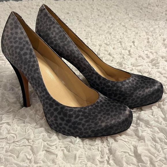 🍒NWOB TALBOTS LEOPARD PRINT 5IN HIGH HEELS  SIZE 9.5🍒 - Picture 1 of 6